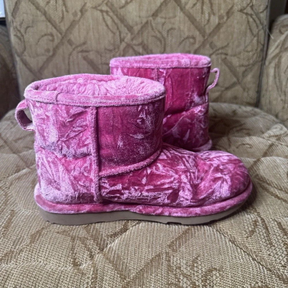 UGG 1142070k classic mini II velvet boot girls pink raspberry fur new size 5 EUC